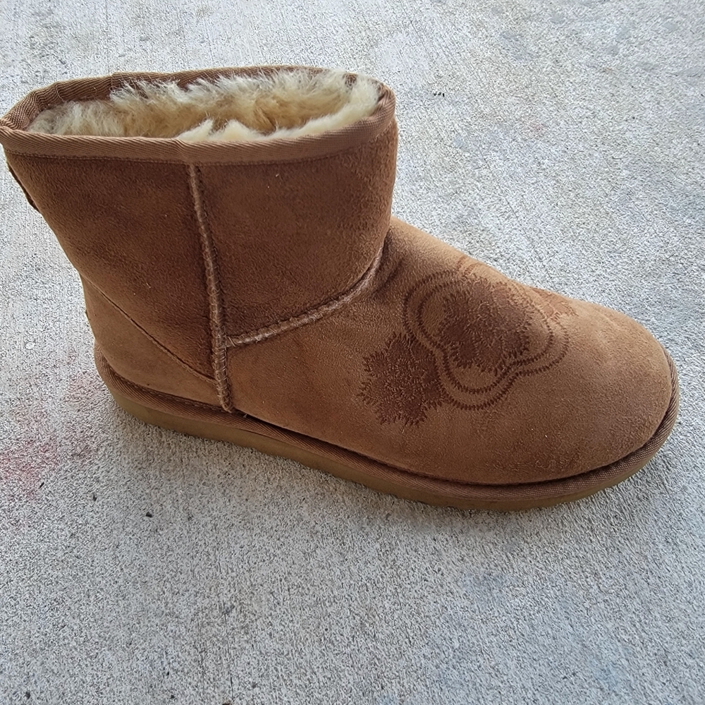 Mini Ugg Boots - image 4